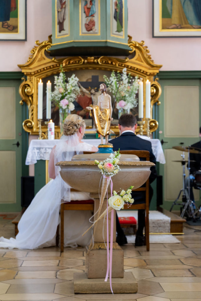 hochzeitsreportage-kirche-trauung-hochzeitsfotografie-tobiasundkerstin-fotografie