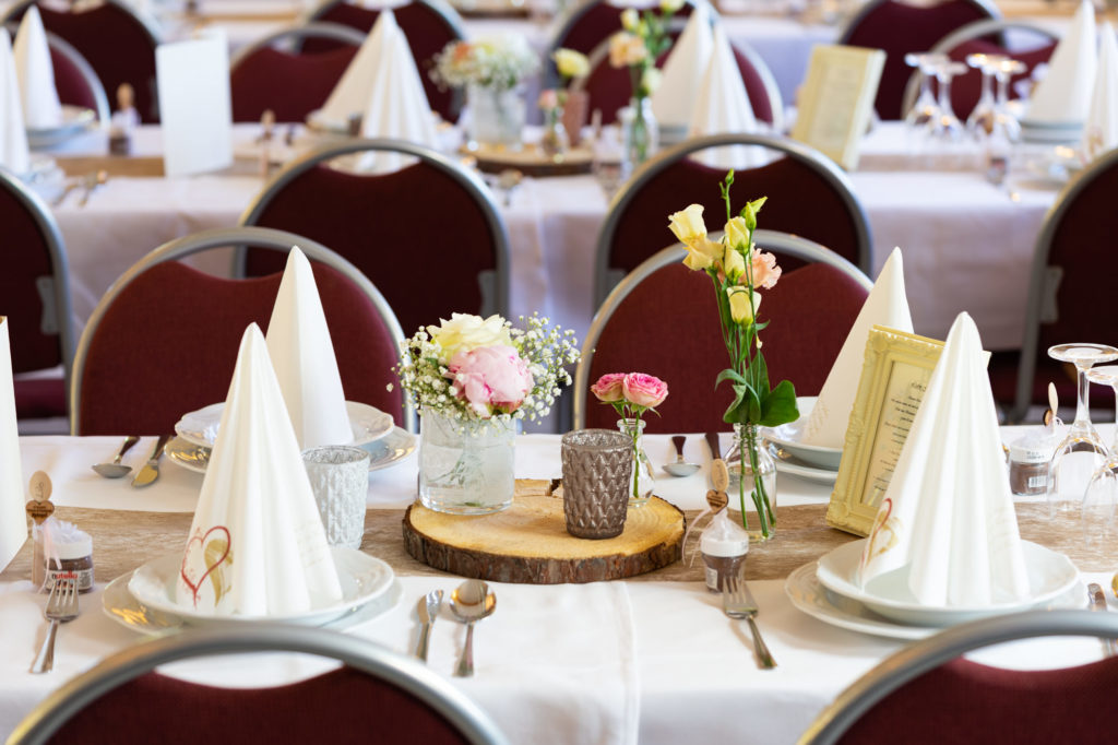 hochzeitsreportage-location-festsaal-hochzeitsfotografie-tobiasundkerstin-fotografie