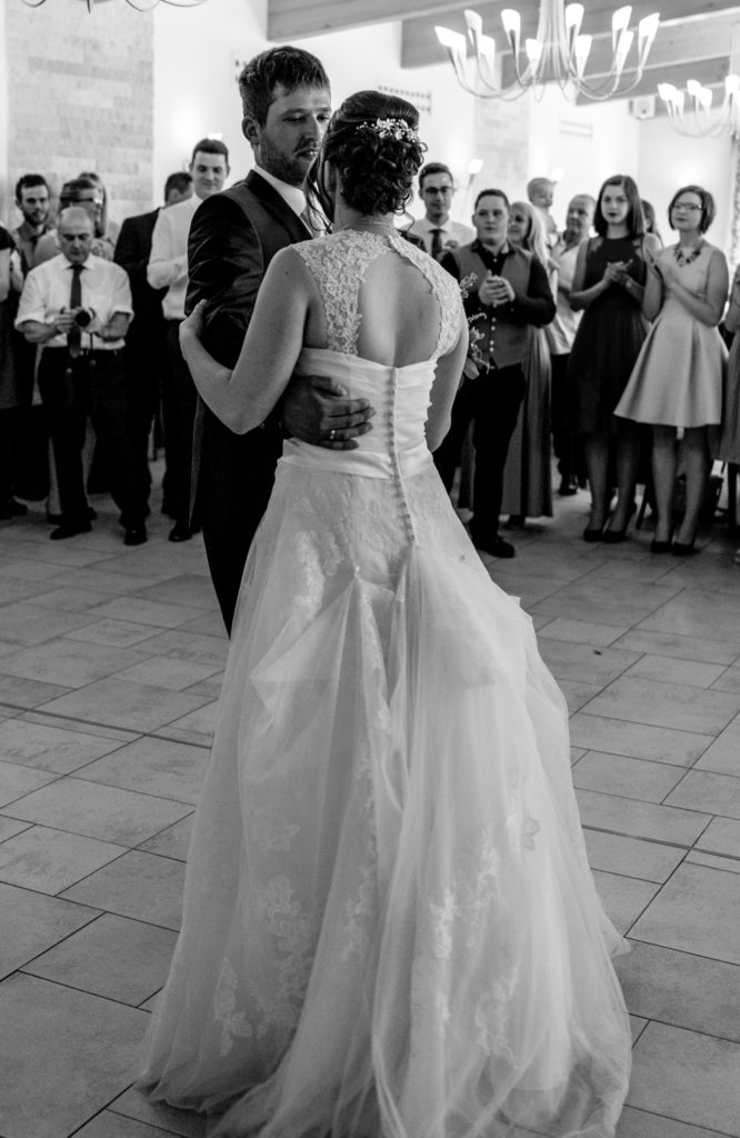 hochzeitsreportage-eroeffnungstanz-hochzeitsfotografie-tobiasundkerstin-fotografie